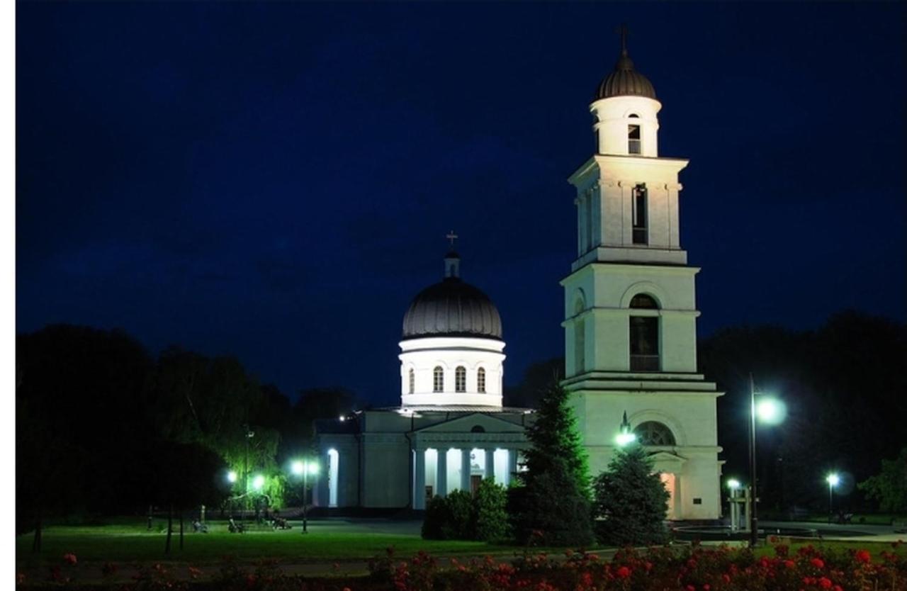 Ultracentral Armeneasca Street Kisinyov Kültér fotó